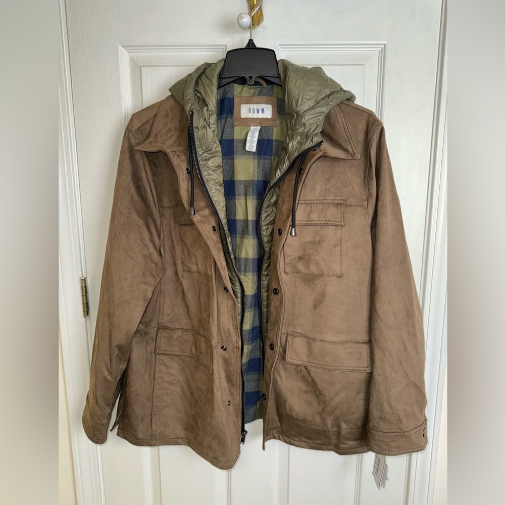 Jacket feels like suede. Removable hood, snap closure details. Men’s: XXL, NWT